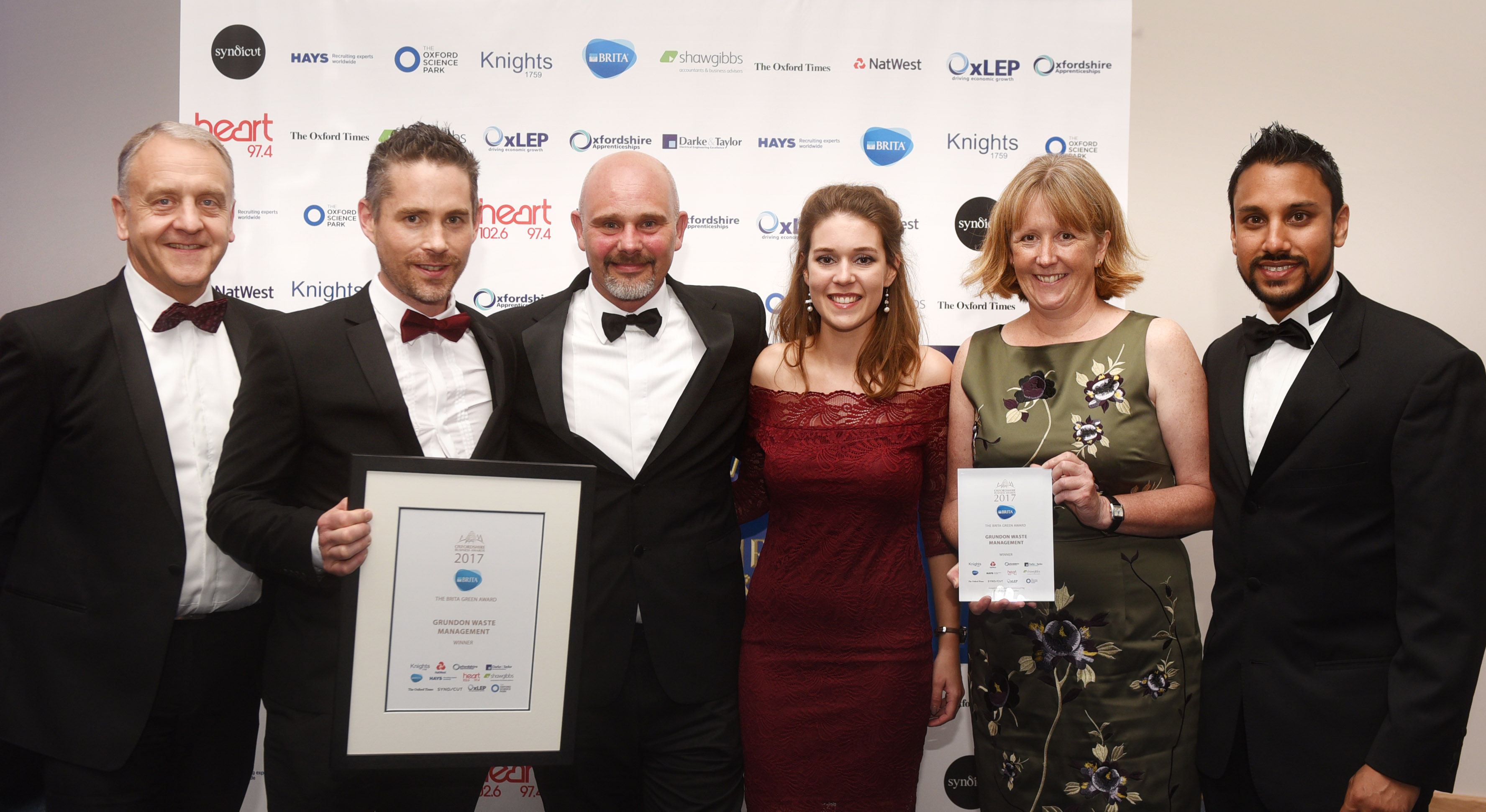 Oxfordshire Business Awards 2017
The Brita Green Award winners Grundon waste Management. Stephen townsend, James Gilbert, John Clark, Ellie Clements, Toni Robinson and Ankur Srivastava.
Picture by Richard Cave Photography 16.06.17